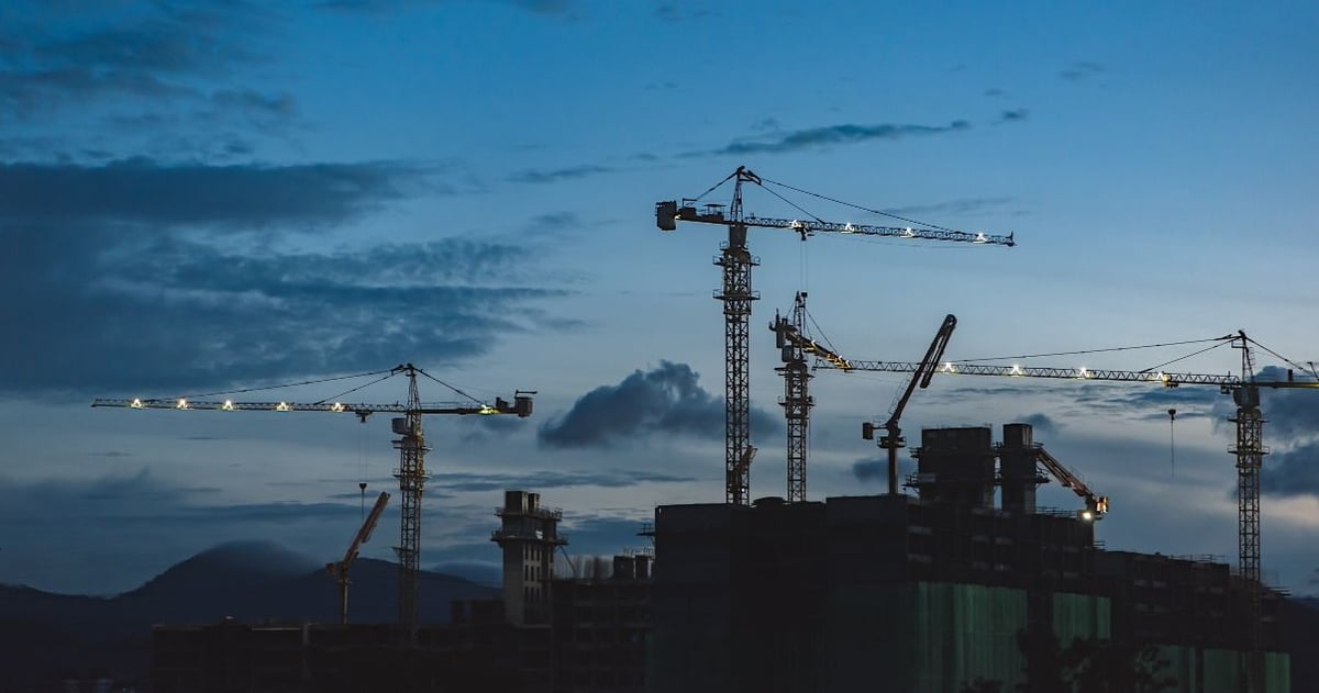 Gruas de construcción proyectos inmobiliarios de Banchero Real Estate