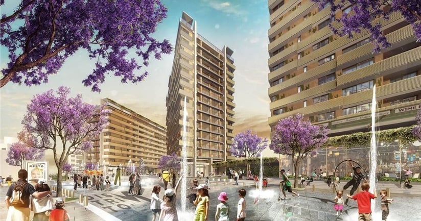 Paseo residencial de Distrito M con vista del exterior de los edificios y disfrutando