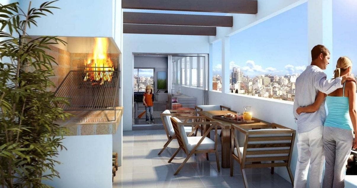 Terraza con vista a la ciudad en edificio Citadino Prado del estudio de arquitectos Christoff + De Sierra