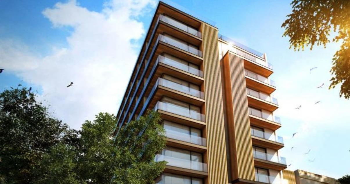 Fachada de un edificio en Montevideo del estudio de de arquitectura Gómez Platero un día soleado